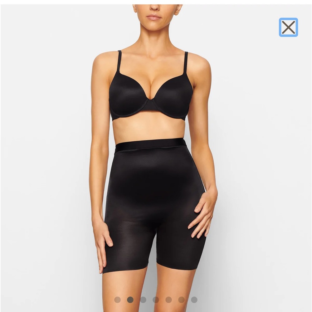 Skims Barely There Low Back Short in Onyx Small